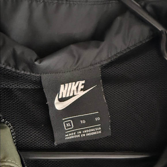 Nike Women's Black and Olive Utility Jacket XL vintage - Picture 6 of 6